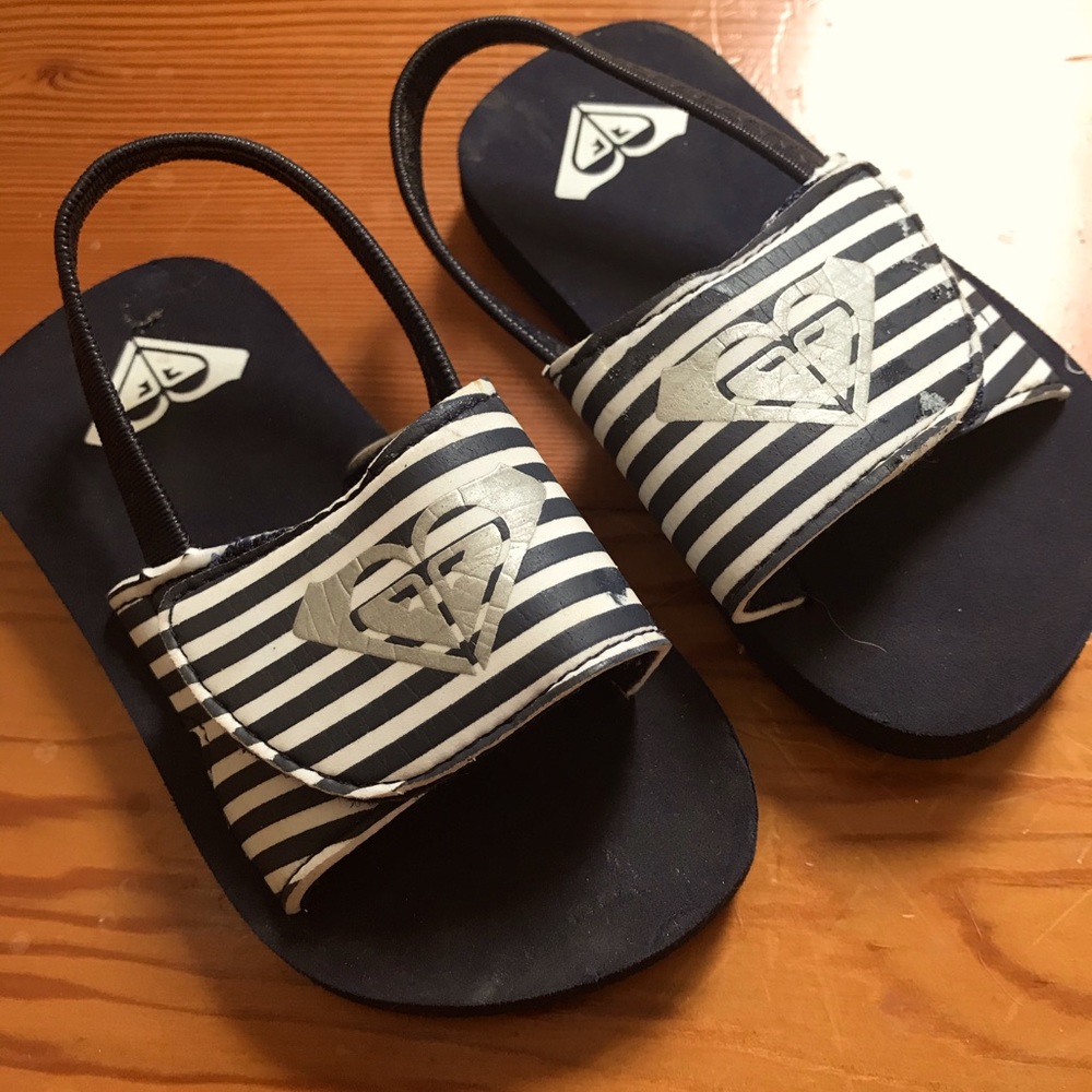 Toddler girls US size 3 Roxy sandals.